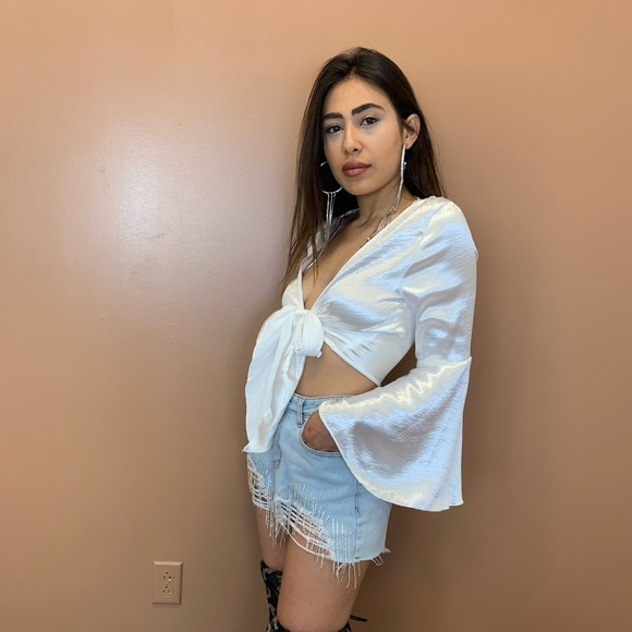 ‼️ White Silky Flare Bell Sleeve Tie Front Crop - Picture 7 of 8